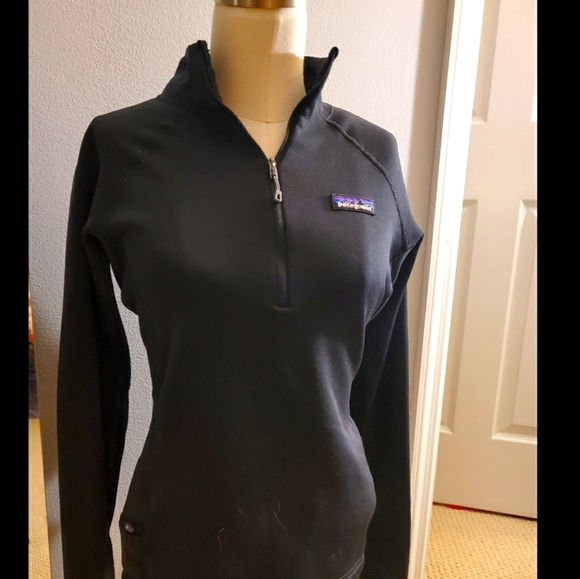 Patagonia Tops - Patagonia quater zip fleece with side pocket